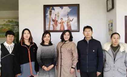 以党代会精神为引领 推动企业高质量发展——呼和浩特市女企业家商会深入内蒙古德利源民族服饰有限公司学习贯彻自治区第十一次党代会精神